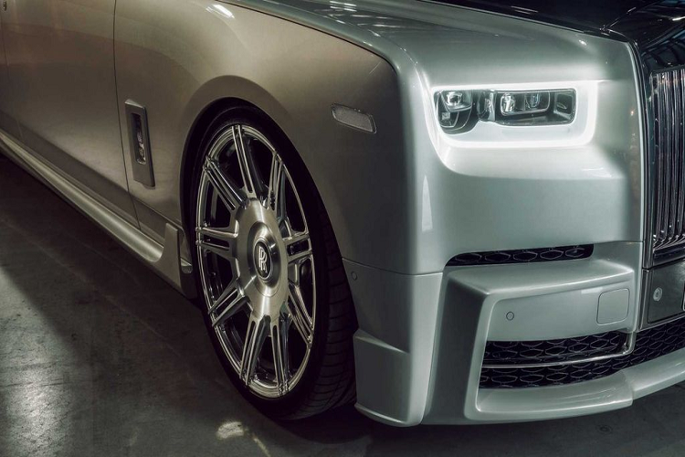 Về động cơ, dưới nắp capo của Phantom vẫn là khối động cơ V12 6.75 lít tuy nhiên sức mạnh đã được tăng cường 114 mã lực và 110 Nm từ SPOFEC. Tổng cộng, phiên bản này có khả năng sản sinh công suất cực đại 685 mã lực và mô-men xoắn 1010 Nm, kết hợp với hộp số tự động 8 cấp nguyên bản.