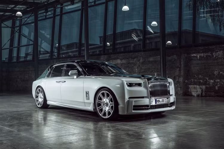 Và SPOFEC – một nhà độ vốn đã nổi danh với những chiếc Rolls-Royce độc đáo mới đây đã khiến thế giới phấn khích với chiếc Phantom lần này.