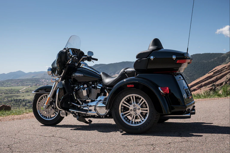 Đặc biệt, hệ thống này nay còn có tính năng kết nối với smartphone thông qua dịch vụ H-D Connect, giúp người dùng theo dõi được mọi thông tin về tình trạng của xe cũng như cập nhật phần mềm và báo động trộm cướp. Boom! Box GTS được nối với dàn âm thanh Boom! Stage 1 với amplifier 300W và 4 loa stereo.