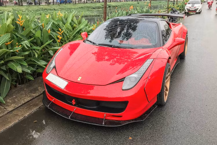 Sieu xe Ferrari 458 Liberty Walk tai xuat tren pho Sai Gon