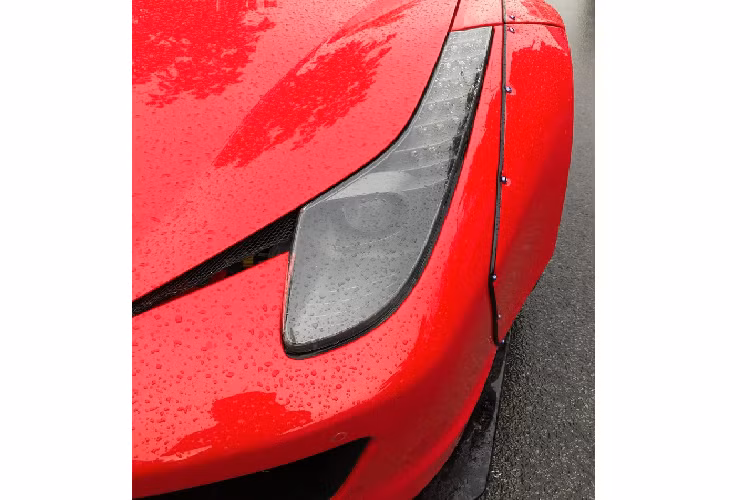 Tại Việt Nam, số lượng Ferrari 458 Italia cũng không ít. Vì thế việc “đặc biệt hóa” chiếc Ferrari của mình có lẽ luôn mà một điều mà những vị chủ nhân đều mong muốn thực hiện. Đã có khá nhiều gói độ được những vị chủ nhân lựa chọn cho chiếc xe của mình, trong đó phải kể đến chiếc 458 Italia với gói độ thân rộng Liberty Walk