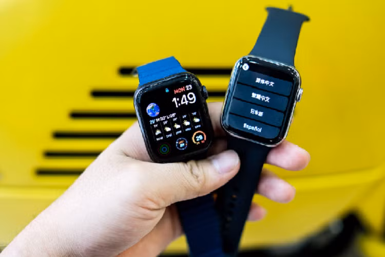 Apple Watch là một trong những sản phẩm bán chạy nhất của Apple. Apple Watch Series 5 được xem là bản nâng cấp nhẹ so với Series 4, người dùng sẽ khó nhận biết sự khác biệt so với phiên bản tiền nhiệm nếu nhìn từ mặt trước. Model này vẫn sở hữu màn hình tràn viền, bo tròn 4 góc. 