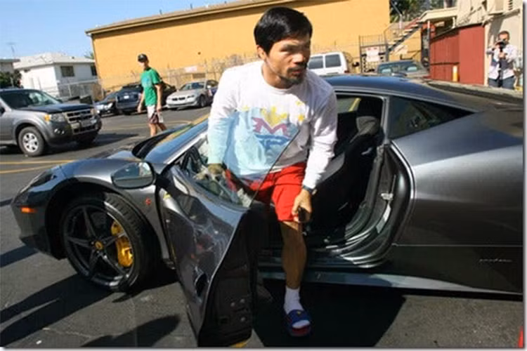 Manny Pacquiao – Ferrari 458 Italy (225.000 USD): Nhà vô địch quyền anh thế giới người Philippines này nổi tiếng với sự siêng năng tập luyện, hoạt động từ thiện tích cực. Chiếc Ferrari mà Pacquiao sở hữu được trang bị những công nghệ tiên tiến vốn được sử dụng trong các đường đua F1. Ảnh: When in Manila.