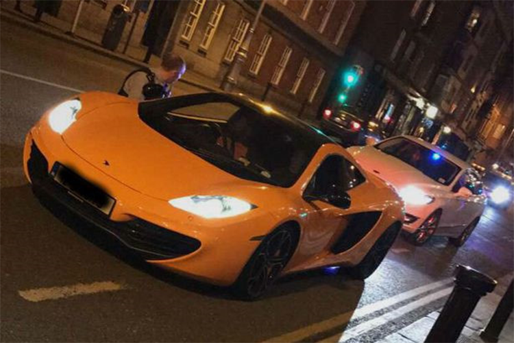 Conor McGregor - McLaren 650S (500.000 USD): "Gã điên" của làng thể thao thế giới có niềm đam mê đặc biệt với các siêu xe xa xỉ. Chiếc McLaren 650S màu cam được cho là chiếc nhanh nhất trong bộ sưu tập của tay đấm người Ireland này. Ảnh: The Sun.