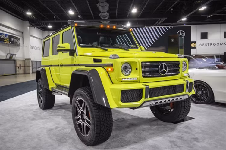 Kim Kardashian – Mercedes-Benz G 550 4 X 4 (150.000 USD): Đây là chiếc xe mà Kardashian được người chồng Kanye West tặng cho. Màu xanh chuối của chiếc xe cũng là màu mà nữ người mẫu này yêu thích. Ảnh: SCMP.