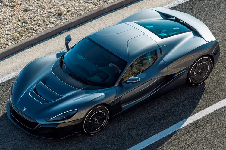 Rimac C_Two - siêu xe ôtô điện có một không hai. C_Two sở hữu thiết kế và sức mạnh như đến từ tương lai. Sức mạnh động lên tới 1.914 mã lực của C_Two dễ dàng cho siêu xe cực kỳ nổi tiếng Bugatti Chiron hít khói. Siêu xe điện của Rimac chỉ mất vỏn vẹn 1,85 giây tăng tốc 0-100 km/h.