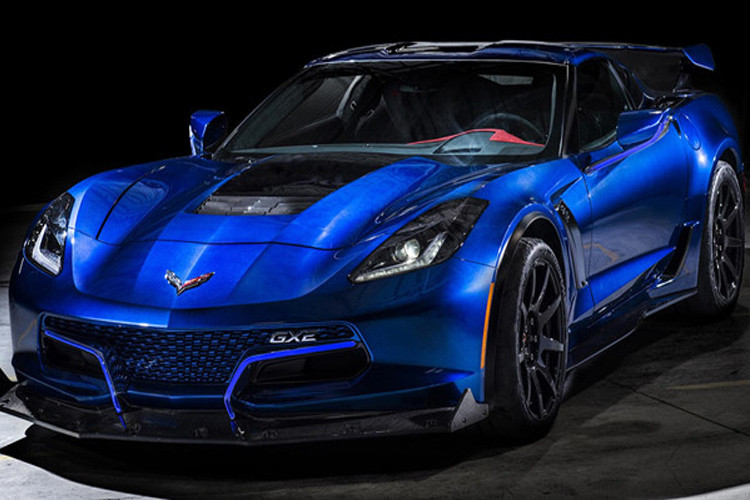 Tại triển lãm CES 2018, công ty Genovation Cars chính thức giới thiệu tới khách hàng mẫu xe thể thao chạy điện GXE (Genovation Extreme Electric). GXE có công suất hơn 800 mã lực, Genovation GXE chỉ được sản xuất giới hạn 75 chiếc trên toàn thế giới với giá bán khởi điểm từ 750.000 USD. GXE có thể di chuyển quãng đường lên tới 281 km sau một lần sạc đầy.