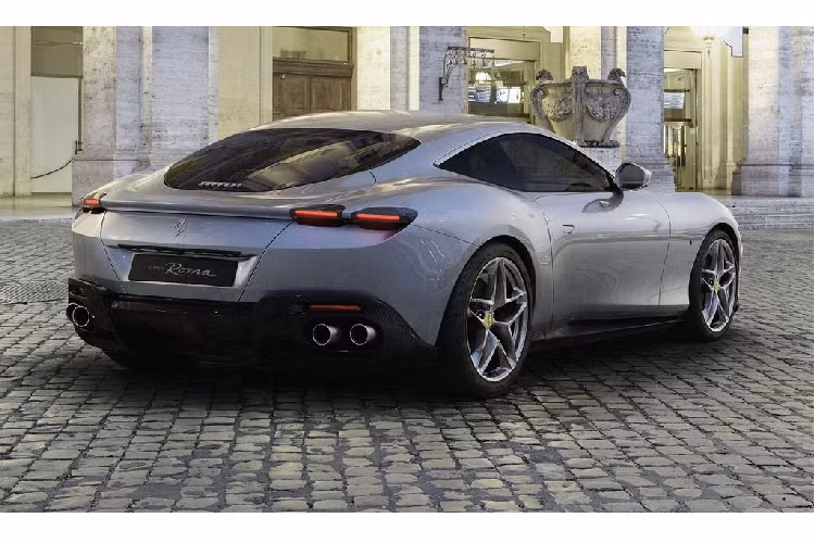 Và chúng ta đã có một chiếc Ferrari động cơ đặt trước cổ điển, mang hơi hướng của dòng 250 GT Berlinetta và phần đuôi của Aston Martin.