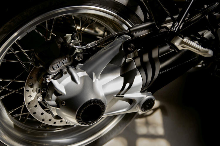 Hộp số 6 cấp với truyền động trục các-đăng, một đặc điểm riêng biệt của dòng xe BMW Motorrad Heritage.