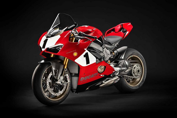 Đối với fan của hãng xe máy Ducati có thể dễ dàng nhận ra rằng vỏ của Panigale V4 25 Anniversario 916 đã được trang trí tem dấu đặc biệt, thu hút hơn khi lấy cảm hứng từ chiếc 996. Sâu hơn nữa, mẫu xe mới này đã nâng cấp hiệu năng cao của Panigale 4 25 Anniversario 916.