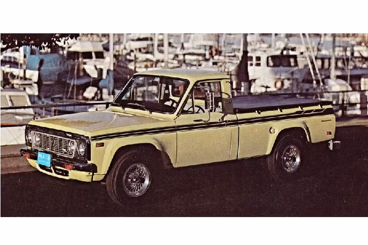  Mazda Rotary Pickup Mazda đã rất tự hào về động cơ xoay sáng tạo của họ. Trên thực tế, họ đã tự hào tới mức nhét một động cơ xoay vào một mẫu bán tải và đặt tên Rotary Pickup một cách sáng tạo. Với vòng quay cao, mô-men xoắn thấp, các động cơ xoay đi ngược lại những gì mà bạn mong muốn tở một mẫu bán tải. Không cần phải nói, Mazda đã bỏ rơi mẫu concept này chỉ sau một vài năm.
