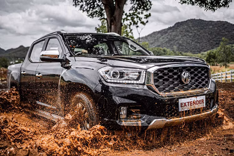 Sự xuất hiện của mẫu xe bán tải MG Extender là một ‘’làn gió’’ mới trong phân khúc bán tải cỡ trung. MG Extender vốn được phát triển và chia sẻ với mẫu bán tải Maxus T70 – một sản phẩm thuộc tập đoàn SAIC.