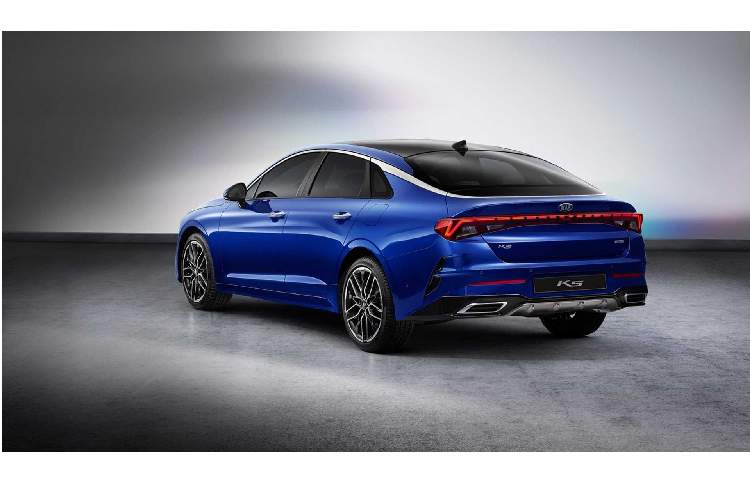 Hãng xe ôtô Kia vẫn chưa công bố nội thất của dòng Optima thế hệ mới. Tuy nhiên, trong những hình ảnh teaser gần đây, người dùng đã phần nào hình dung được thiết kế của nội thất. Tổng thể xe được điều chỉnh sang trọng và hiện đại hơn. Cụm đèn ban ngày và đèn hậu giống sóng điện tâm đồ, được Kia miêu tả là "nhịp đập con tim"