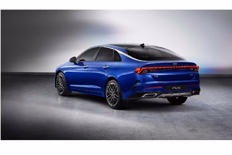 Hãng xe ôtô Kia vẫn chưa công bố nội thất của dòng Optima thế hệ mới. Tuy nhiên, trong những hình ảnh teaser gần đây, người dùng đã phần nào hình dung được thiết kế của nội thất. Tổng thể xe được điều chỉnh sang trọng và hiện đại hơn. Cụm đèn ban ngày và đèn hậu giống sóng điện tâm đồ, được Kia miêu tả là "nhịp đập con tim"