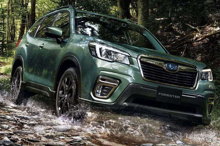 Được phát triển từ phiên bản Premium – Subaru Forester X-Edition mới sở hữu kiểu dáng thiết kế khác biệt so với phiên bản thông thường, nhà sản xuất ô tô Nhật Bản đã tinh chỉnh và trang trí nó thêm tinh tế hơn.