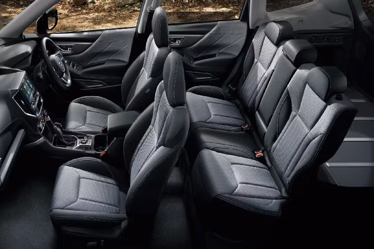 Với gói trang bị an toàn &amp; hỗ trợ lái “Subaru EyeSight” hoạt động dựa trên 2 camera gắn sau chính chắn gió giúp can thiệp vào hệ thống phanh, bướm ga hỗ trợ người lái giảm thiểu nguy cơ va chạm.