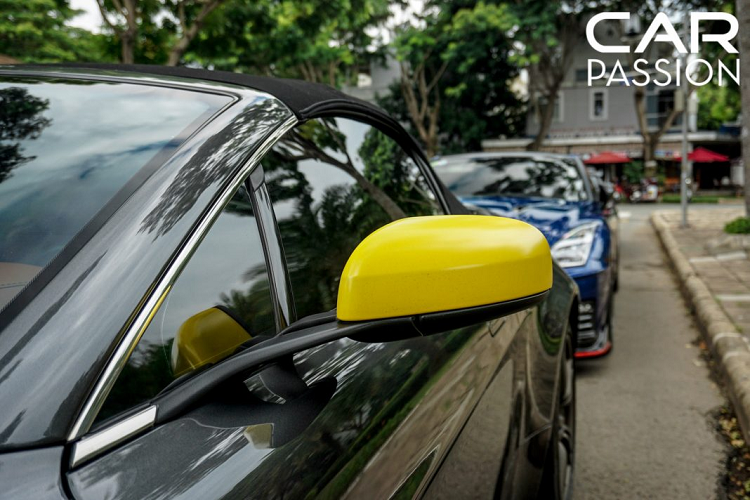 Xe sở hữu 420 mã lực và mô men xoắn đạt mức 472 Nm, xe có khả năng tăng tốc từ 0-100 Km/h trong vòng 4,5 giây, và có tốc độ tối đa là 280 Km/h. Tịa thị trường Việt Nam, mẫu giá Aston Martin V8 Vantage 2009 từng được chào bán ở mức 3 tỷ đồng.