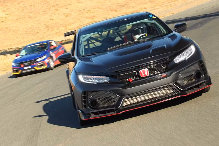 Nhân vật chính trong bài viết này chính là model xe đua mới nhất trong dòng sản phẩm Honda Civic Type R mới. Mẫu hatchback lừng danh này được định hướng sẽ tranh tài tại các giải đấu như SRO Touring Car Americas TC, SCCA T2, NASA ST hay E2.