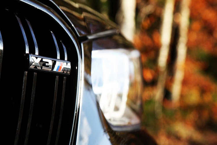 Và dành cho những người thích sự nổi bật, bộ đôi X3 M và X4 M giờ đây được trang bị hệ thống ống xả hiệu suất cao bằng thép không gỉ, kèm theo đó là những âm thanh “gầm rú” đầy uy lực. 