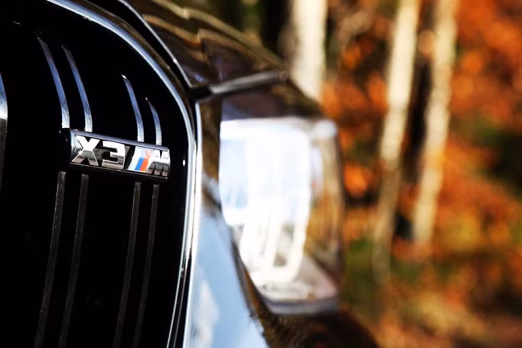 Và dành cho những người thích sự nổi bật, bộ đôi X3 M và X4 M giờ đây được trang bị hệ thống ống xả hiệu suất cao bằng thép không gỉ, kèm theo đó là những âm thanh “gầm rú” đầy uy lực. 