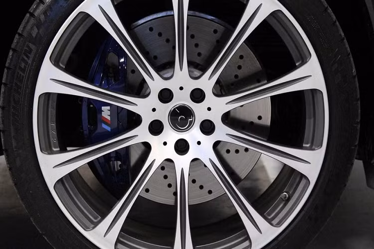 Hai tùy chọn mâm xuất hiện với kích thước 21 và 22-inch. 