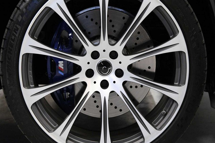 Hai tùy chọn mâm xuất hiện với kích thước 21 và 22-inch. 