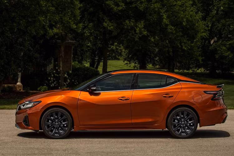 Bộ an toàn này bao gồm phanh khẩn cấp tự động với phát hiện người đi bộ, cảnh báo điểm mù, cảnh báo giao thông phía sau, cảnh báo chệch làn, hỗ trợ chùm tia chiếu sáng cao và phanh tự động phía sau.