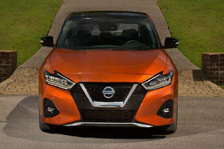 Cung cấp sức mạnh cho tất cả Nissan Maxima 2020 là động cơ VQ-series V6 dung tích 3.5 lít sản sinh công suất 300 mã lực và mô-men xoắn cực đại 353Nm, đi kèm hộp số CVT Xtronic và dẫn động cầu trước.