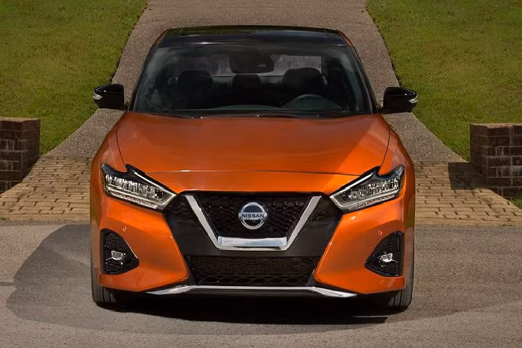 Cung cấp sức mạnh cho tất cả Nissan Maxima 2020 là động cơ VQ-series V6 dung tích 3.5 lít sản sinh công suất 300 mã lực và mô-men xoắn cực đại 353Nm, đi kèm hộp số CVT Xtronic và dẫn động cầu trước.