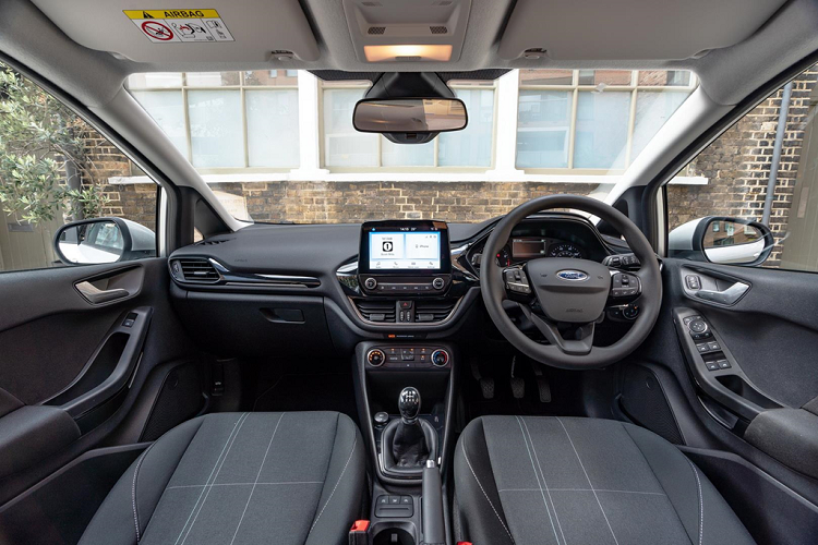 Fiesta Trend được tích hợp hệ thống thông tin giải trí mới nhất của hãng xe Mỹ, hỗ trợ Android Auto và Apple CarPlay. Tính năng Ford MyKey có thể giúp hạn chế bớt hành động lái xe bốc đồng, đặt giới hạn tốc độ tối đa và thiết lập sẵn mức âm lượng tối đa.