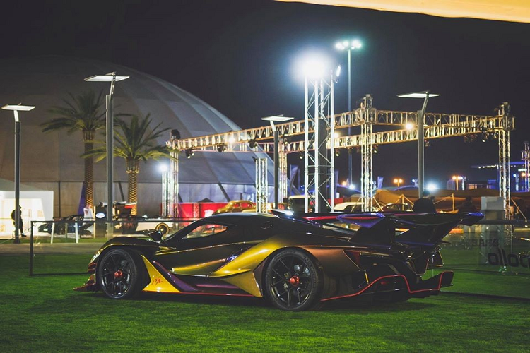 Trước khi nhận bàn giao siêu xe Apollo Intensa Emozione "Golden Dragon" thiết kế cho riêng mình, đại gia Malaysia cũng đã gây choáng người hâm mộ khi là 1 trong 63 khách hàng trên thế giới sở hữu Lamborghini Aventador SVJ 63. Chiếc siêu xe Lamborghini Aventador SVJ 63 đăng ký biển số ở Malaysia.