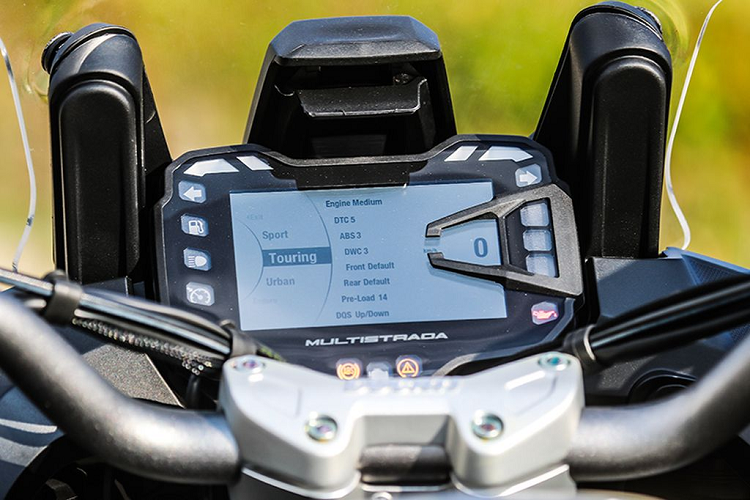 Màn hình công-tơ-mét TFT hiện đại