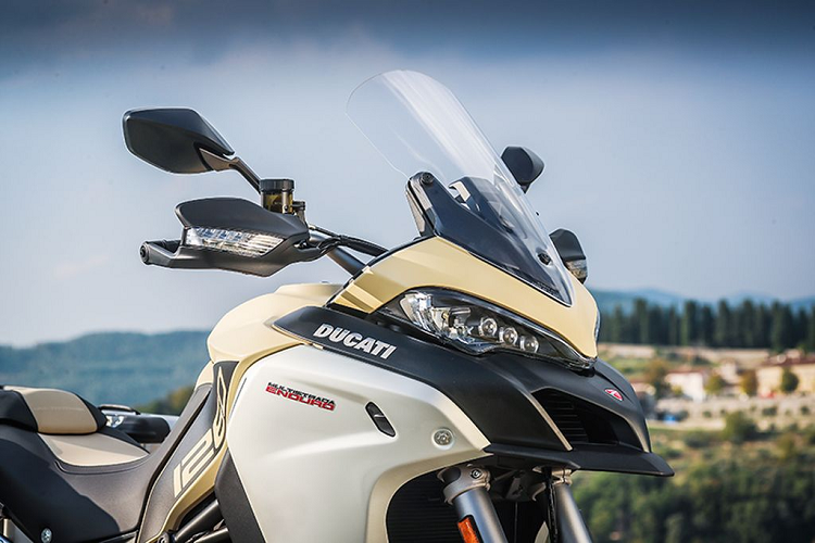 Cụm đèn chiếu sáng trung tâm dạng LED