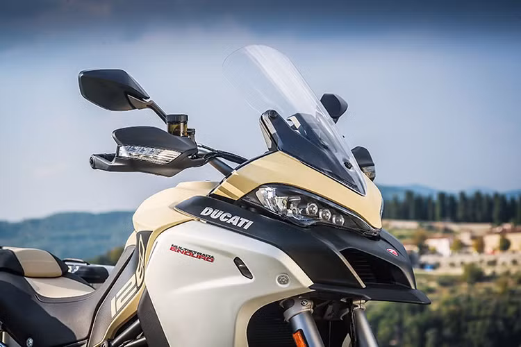 Cụm đèn chiếu sáng trung tâm dạng LED