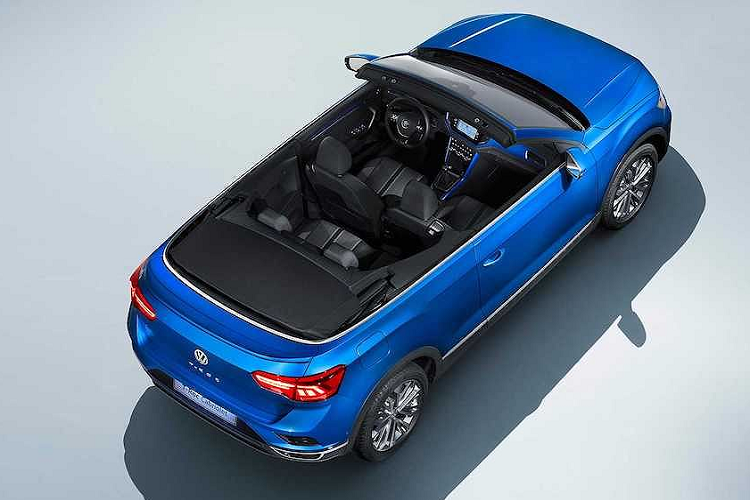 Trên thực tế hãng xe Đức đã ấp ủ kế hoạch sản xuất Volkswagen T-Roc Cabriolet mui trần từ khá lâu - chính xác là vào năm 2016 khi tung ra phiên bản ý tưởng có tên gọi T-Cross Breeze. Sau đó tới đầu năm 2018, hãng đã chính thức xác nhận sẽ đưa T-Roc vào sản xuất thương mại.