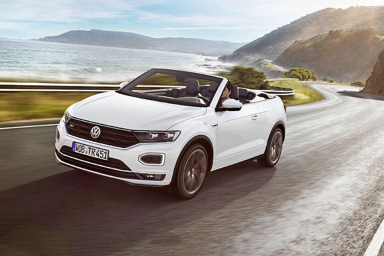 Phải tới mùa xuân năm 2020 xe mới chính thức được mở bán. Hiện tại giá bán Volkswagen T-Roc Cabriolet chưa được công bố chính thức.