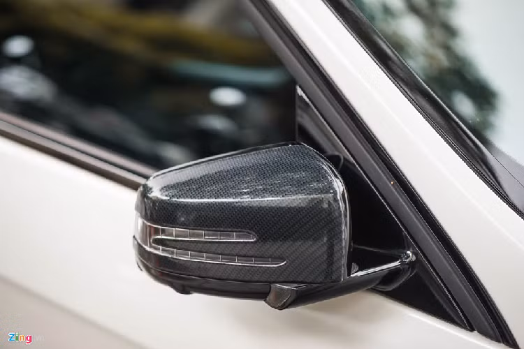 Tại Mỹ, giá xe Mercedes-AMG E 63 S đời 2016 có giá khoảng 115.000 USD. Sau khi về đến Việt Nam, sedan này bán ra khoảng 7 tỷ, đã bao gồm các khoản thuế phí.