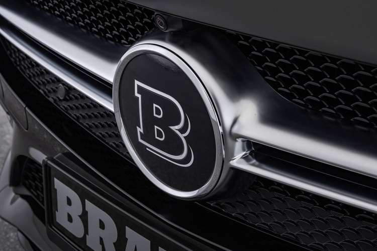 Toàn bộ logo hãng xe sang Mercedes-Benz bên ngoài xe đã được thay thế với cái tên Brabus.