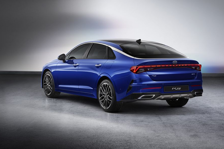 Về kích thước tổng thể, Kia Optima/K5 2021 có số đo DxRxC tương ứng 4.905 x 1.860 x 1.445 mm. Điều đó đồng nghĩa với việc Kia Optima/K5 2021 dài hơn 50 mm, rộng hơn 25 mm và chiều cao thấp hơn 20 mm so với thế hệ trước.