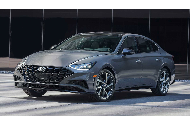 Ngoài đột phá về thiết kế, Sonata cũng sở hữu nhiều công nghệ hàng đầu phân khúc D như: hệ thống khóa kỹ thuật số dựa trên điện thoại thông minh, thông qua ứng dụng điện thoại thông minh, các chủ xe có thể dùng nó để mở khóa và khởi động xe, nhiều chức năng được hỗ trợ tương tự như chìa khóa kỹ thuật số ‘’Digital Key’’ của BMW.