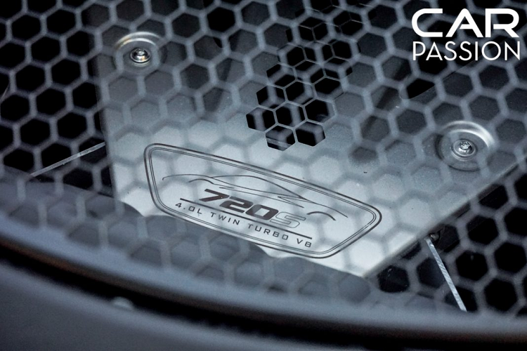 Hiện chưa rõ mức giá xe McLaren 720S tại Việt Nam là bao nhiêu. Các chuyên gia dự đoán, doanh nhân Quốc Cường có thể phải bỏ ra tối thiểu 20 tỷ đồng thì mới có thể cho lăn bánh một chiếc McLaren 720S trên đường phố Việt Nam