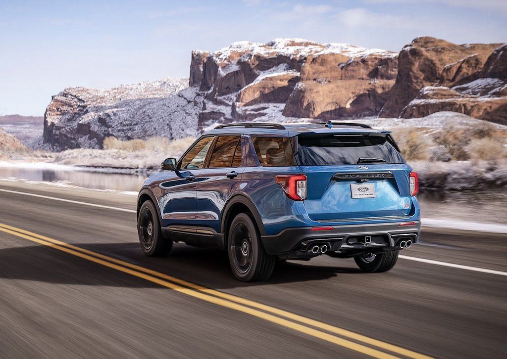 Nhờ đó, Ford Explorer ST 2020 có thể đạt tốc độ cực đại 230 km/h với sự giúp sức của hộp số tự động 10 cấp sang số nhanh.