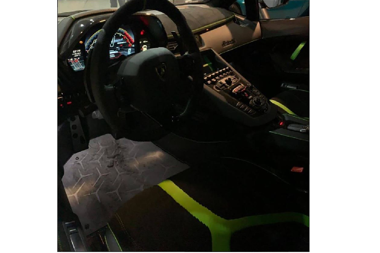 Giống với 962 chiếc Aventador SVJ còn lại, xe vẫn được trang bị động cơ V12, hút khí tự nhiên, dung tích 6.5 lít, tạo ra công suất tối đa 770 mã lực và mô-men xoắn cực đại.