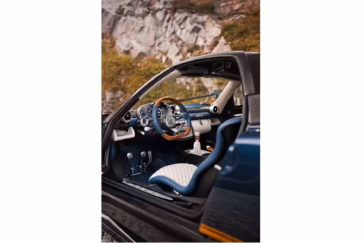 Tất cả những chiếc Zonda sau khi được biến thành 760 sẽ được trang bị động cơ V12 hút khí tự nhiên, dung tích 7,3 lít. Khối động cơ có nguồn gốc từ AMG này sẽ được tinh chỉnh để cho ra công suất 760 mã lực. Khách hàng cũng có thể lựa chọn loại hộp số được dùng trên xe, ở đây, Zonda Unica sử dụng hộp số sàn 6 cấp.