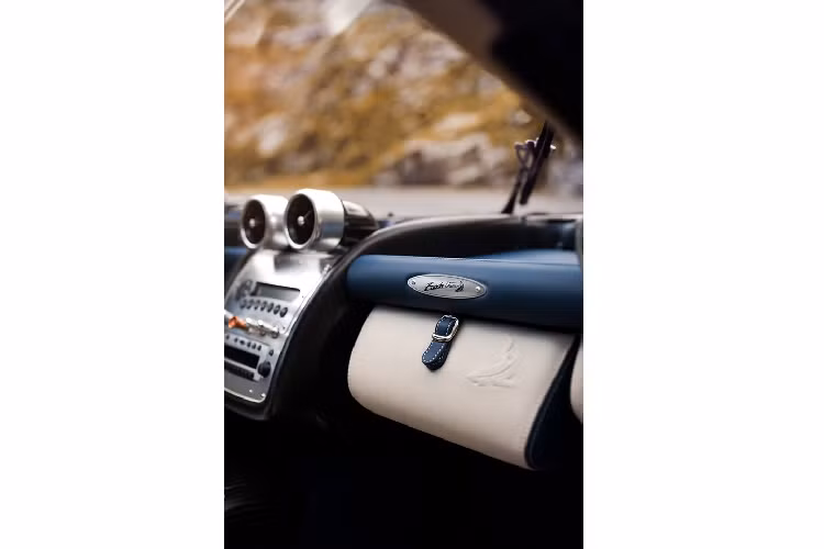 Zonda 760 là một dòng sản phẩm đặc biệt của hãng siêu xe Pagani. Khi khách hàng chọn lựa chương trình này, họ sẽ nhận lại được một chiếc Pagani độc nhất vô nhị do họ hợp tác thiết kế với hãng cùng một cái tên do chính họ đặt cho nó. Đây cũng có thể được coi là bộ phận chuyên hồi sinh những chiếc Zonda đã “chết” khi nhiều trong số những chiếc 760 được ra đời sau khi chủ nhân cùng chiếc Zonda của họ gặp tai nạn.