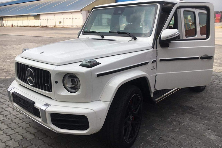 Bên cạnh hai chiếc SUV hạng sang Range Rover SVAutobiography 2019, công ty nhập khẩu tư nhân này còn khui công một cặp Mercedes-AMG G63 đời mới.