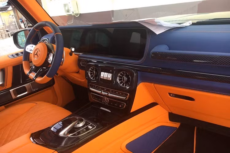 Cận cảnh nội thất "ông vua địa hình" Brabus 800 Widestar thứ 2 tại Việt Nam với tông màu cam theo phong cách hãng thời trang Hermes.