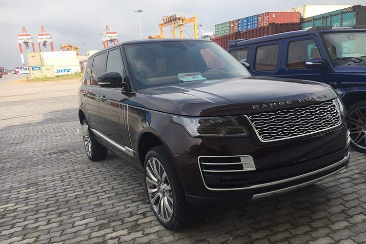 Range Rover SVAutobiography 2019 chính là phiên bản sang và đắt đỏ nhất của hãng xe LandRover tại thị trường Việt Nam.