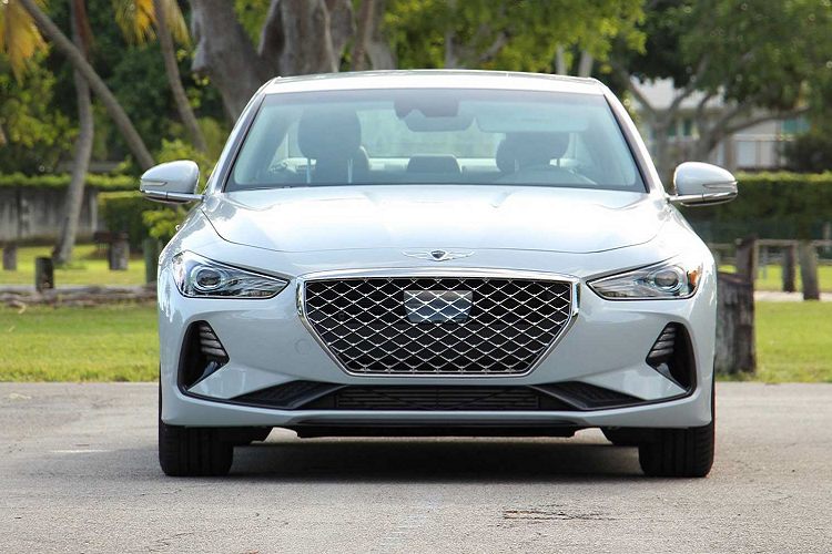 Điều này có nghĩa rằng mẫu xe sang Genesis G70 mới sẽ chia tay hộp số tay 6 cấp (6 AT), đây có lẽ là một thông tin không vui với những fan hâm mộ Genesis yêu thích lái xe kiểu truyền thống.