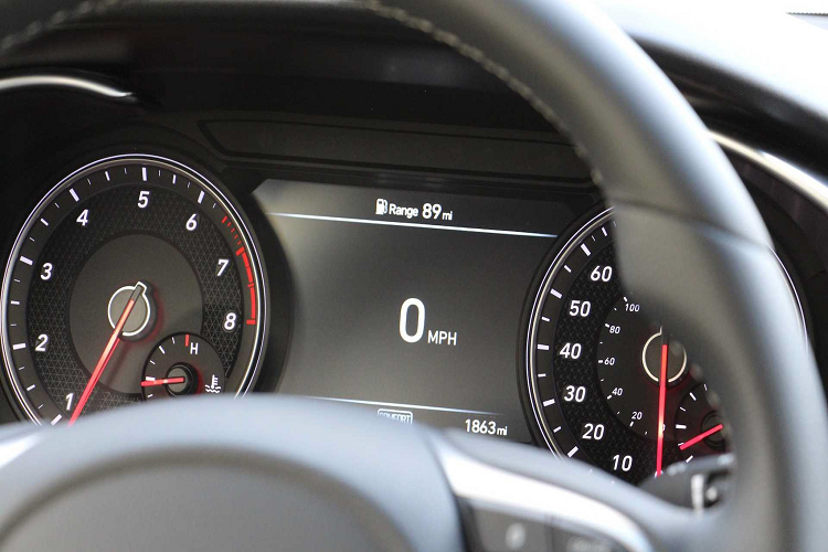 Hiện tại, Genesis G70 đang được cung cấp 03 loại động cơ bao gồm: Xăng 2.0L tăng áp (Theta GDI) &amp; V6 3.3L Twin-turbo trên phiên bản mạnh nhất, hơn nữa G70 còn được cung cấp động cơ dầu 2.2L (inline).